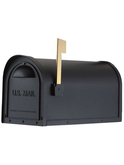 Classic Curbside Mailbox in Matte Black.